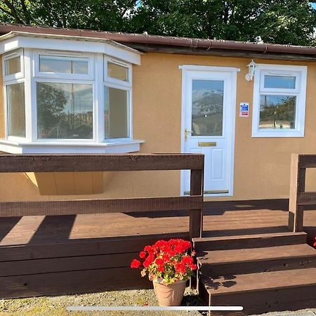 Semi-Detached Chalet - Uddingston, Glasgow Exterior foto